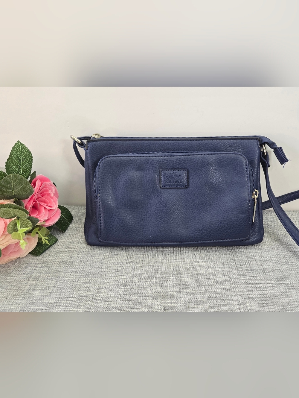 ROOTS 73 Small Leather Crossbody Bag Blue‎